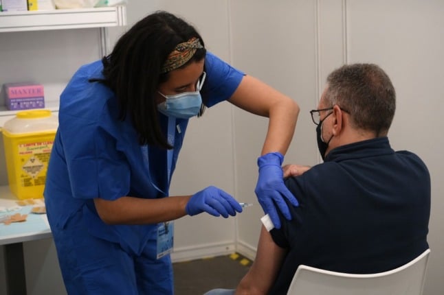 man gets Covid vaccine in spain