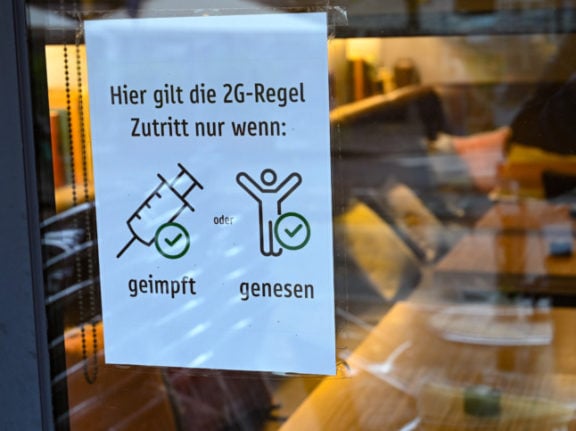 A restaurant in Frankfurt am Main displays a sign informing customers that only vaccinated and recovered people are permitted to enter the premises