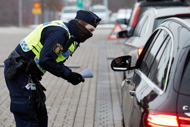 Swedish police check papers at the Öresund Bridge border with Denmark on December 28th. Hundreds of travellers are reported to have been turned away due to a new Covid-19 test requirement.