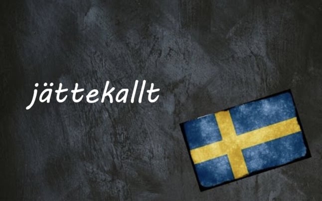the word jättekallt on a black background by a swedish flag