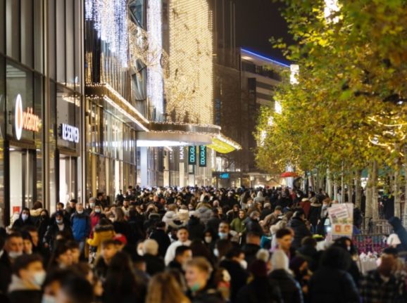Frankfurt's shopping street packed with people just before Christmas. 