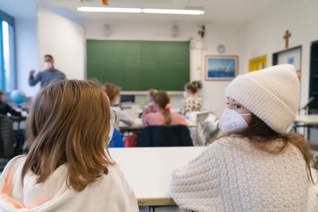 German schools start up again as Omicron cases rise