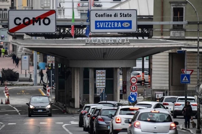 Commuters from Italy drive to their jobs in Switzerland. MIGUEL MEDINA / AFP 