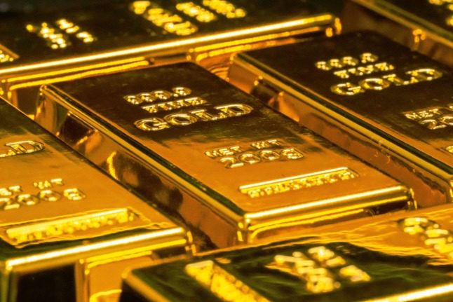 Are gold bars really stashed under Zurich’s famed Bahnhofstrasse? Photo by Jingming Pan on Unsplash