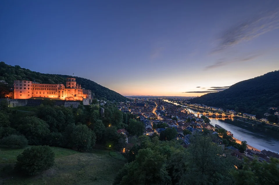 Heidelberger Schloss lies above the city.