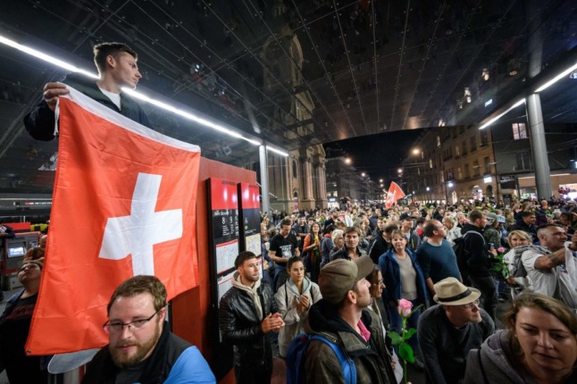 People take part in an unauthorised protest against coronavirus measures, Covid certificate and vaccination on September 23rd, 2021 in Bern. Photo by Fabrice COFFRINI / AFP