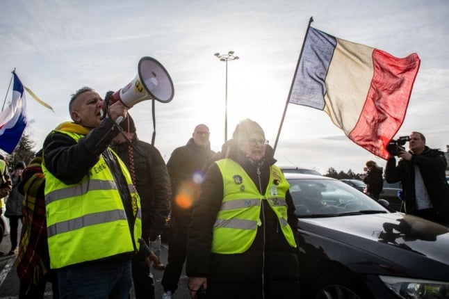 'Freedom convoys' leave France and attempt to enter Brussels