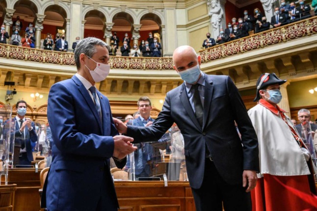 Swiss President Ignazio Cassis and Swiss Health Minister Alain Berset in parliament. Photo: FABRICE COFFRINI / AFP