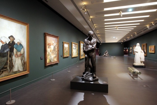 French Senate approves plan to return looted Jewish artworks