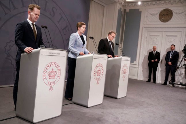 Danish PM Mette Frederiksen, foreign minister Jeppe Kofod (L) and defence minister Morten Bødskov on February 10 briefed press about a possible future bilateral defence deal with the United States.