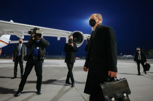 German Chancellor Olaf Scholz arrives at the plane to Moscow from Berlin on February 15th.