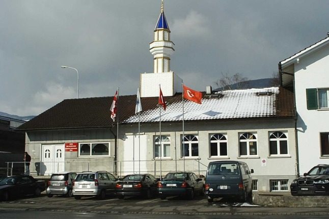 A minaret in Wangen bei Olten, one of Switzerland's four minarets and the one which started the vote to ban them. By Nadf - Own work, Public Domain, https://commons.wikimedia.org/w/index.php?curid=5943217