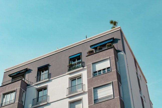 Rent for the same apartment varies sharply from one canton to another. Photo by léa b on Unsplash