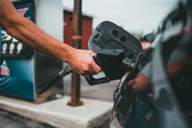 Petrol costs are set to rise in Switzerland. Photo by Erik mclean from Unsplash
