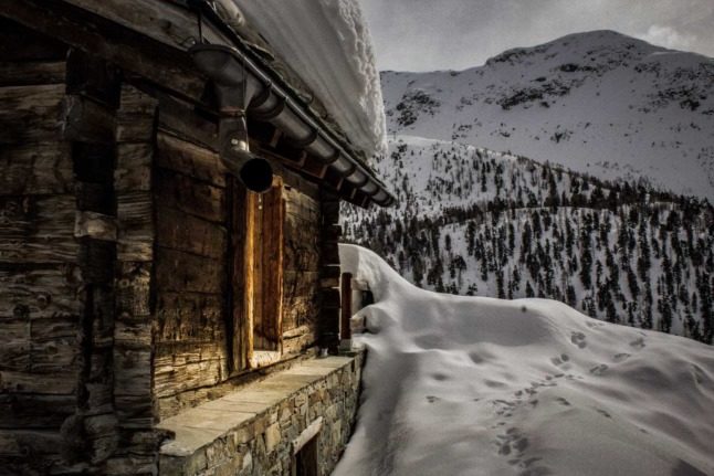 A cabin in the Zermatt region of southern Switzerland. Photo by Joël de Vriend on Unsplash