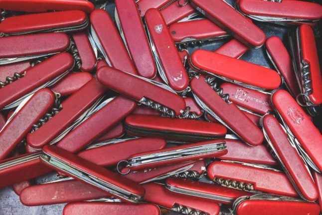 A pile of used Swiss Army Knives. Photo by Paul Felberbauer on Unsplash