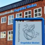 How does Swedish school chain IES attract teachers and parents?