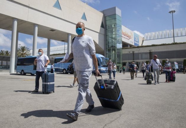 TRAVEL: Unvaccinated non-EU tourists still can't visit Spain in April 