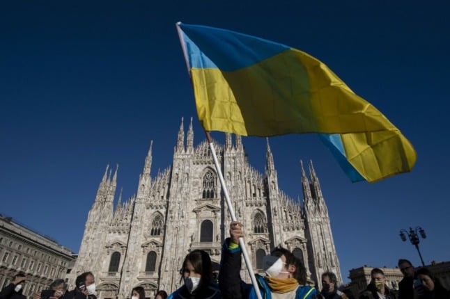 How can people in Italy offer Ukraine refugees a place to stay?