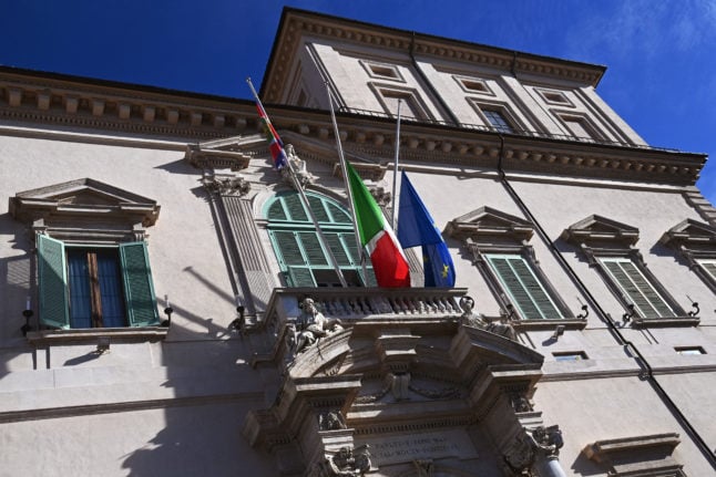 Reader question: Will my children get an Italian passport if born in Italy?