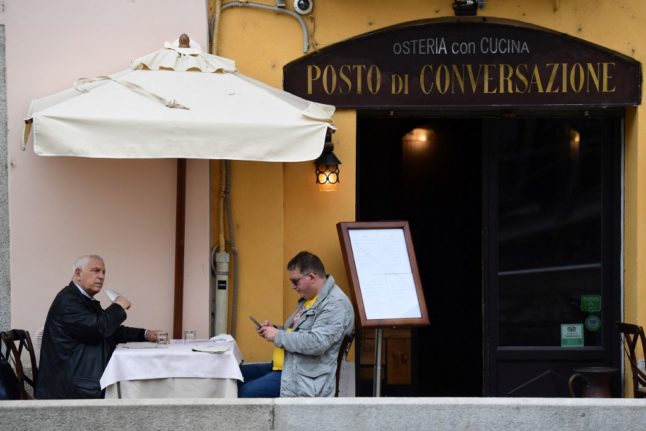 What are the rules on tipping in Italy?