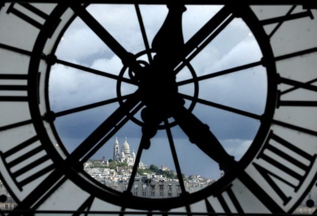 Reader question: How does France have 12 different time zones?