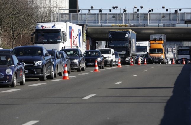 Paris region imposes traffic limit as air pollution spikes