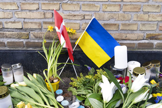 Flowers and candles in front of the Ukrainian Embassy in Copenhagen