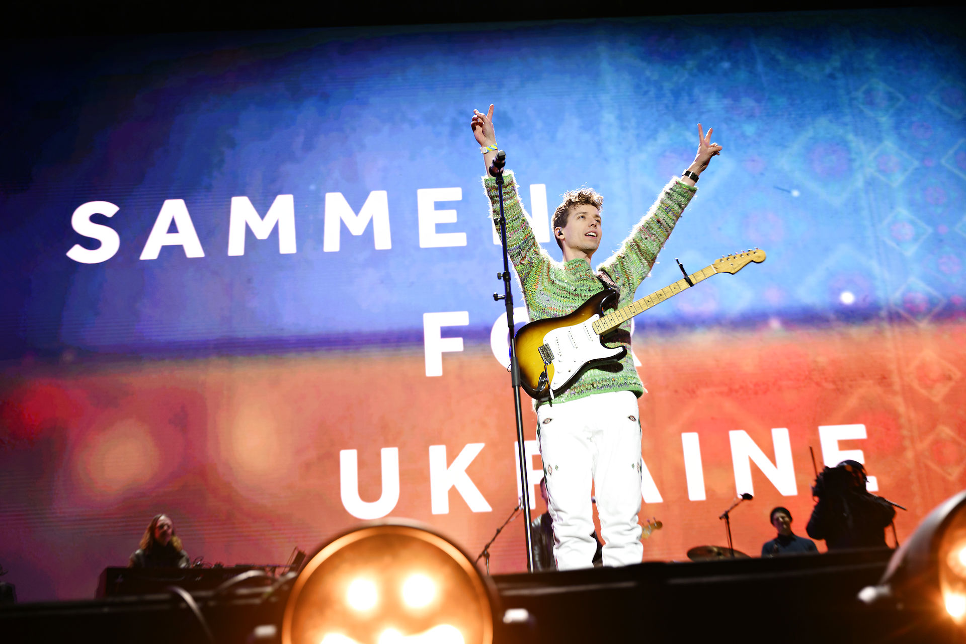 Singer Mads Langer during the "Together for Ukraine" -concert at Rådhuspladsen on Saturday 12 March 2022.