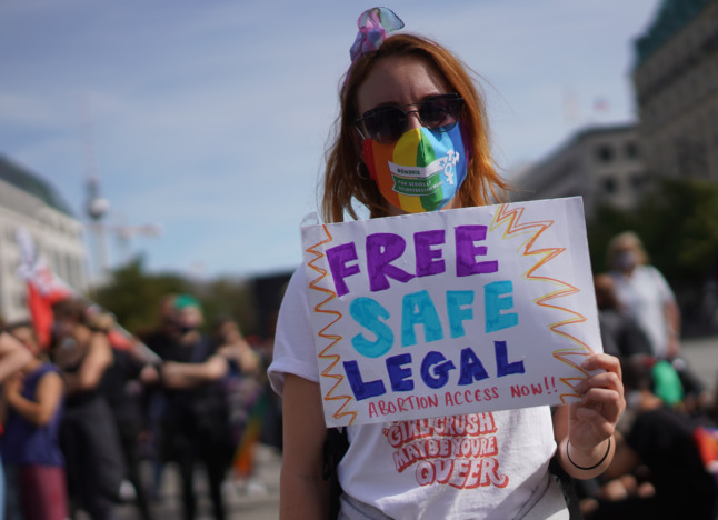 A pro-choice counter protester at the "March for Life" demo against abortion in Berlin in September 2020.