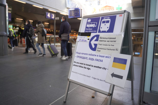 Sign for Ukrainian refugees in Berlin