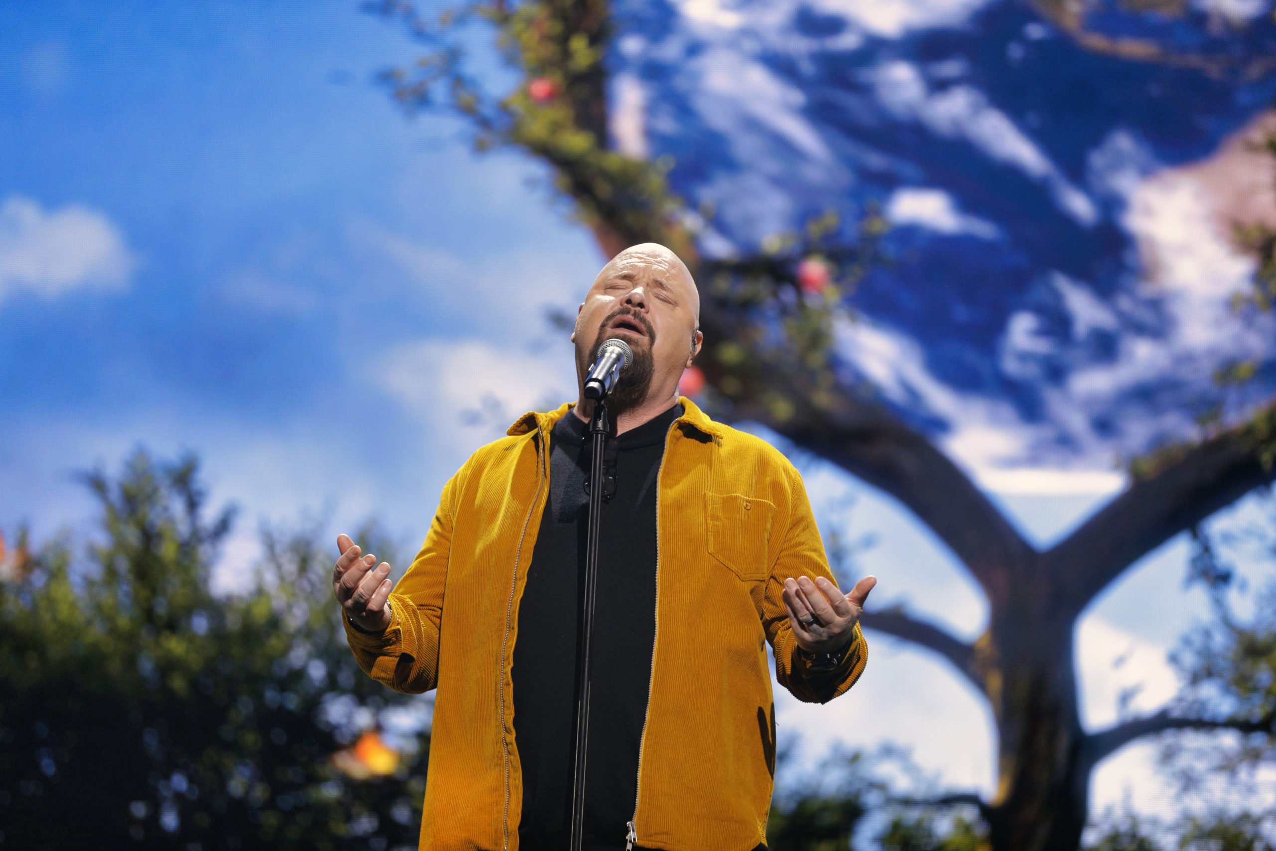 Swedish musician Anders Bagge singing at Melodifestivalen 2022. 