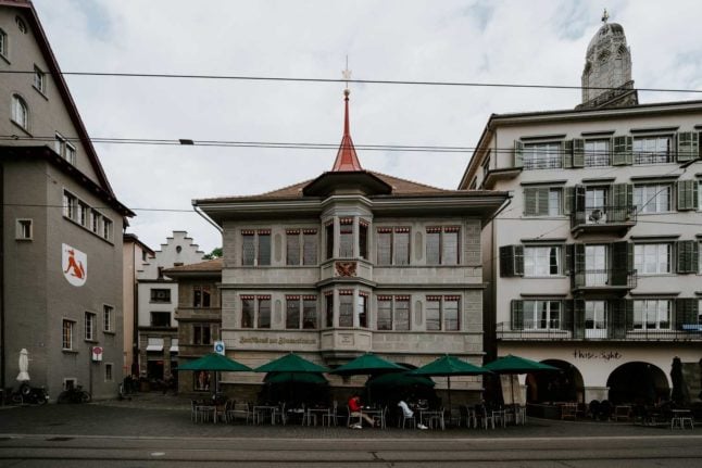 ‘Mediterranean nights’: Swiss cities to trial late night terrace bar openings