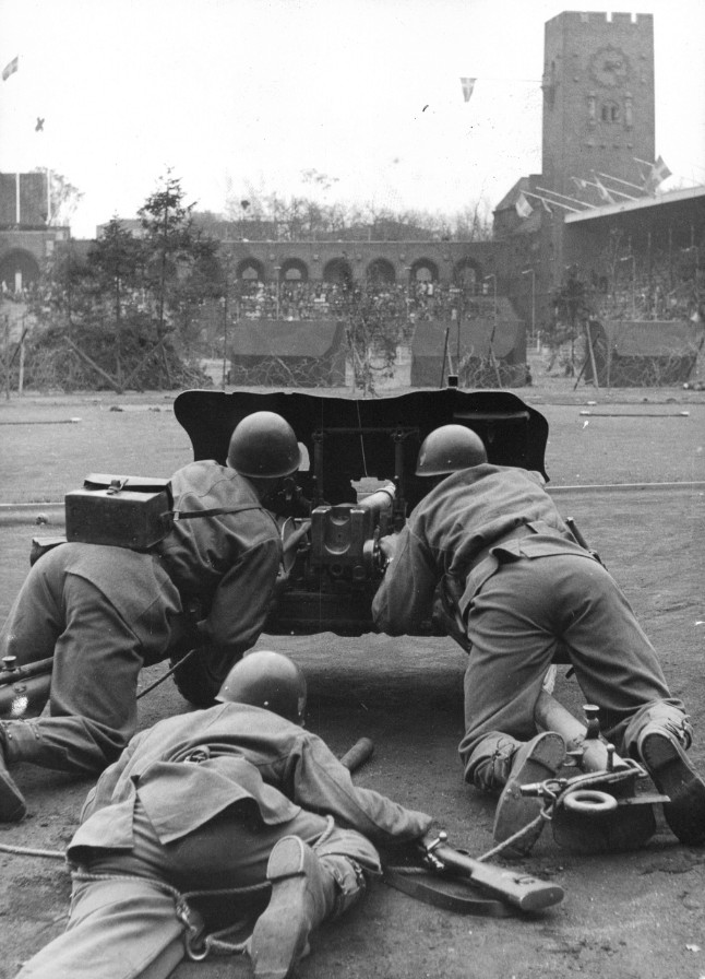 Soldiers from Sweden's Home Guard do an exercise in front of the olympic stadium in Stockholm's Östermalm district in 1944.