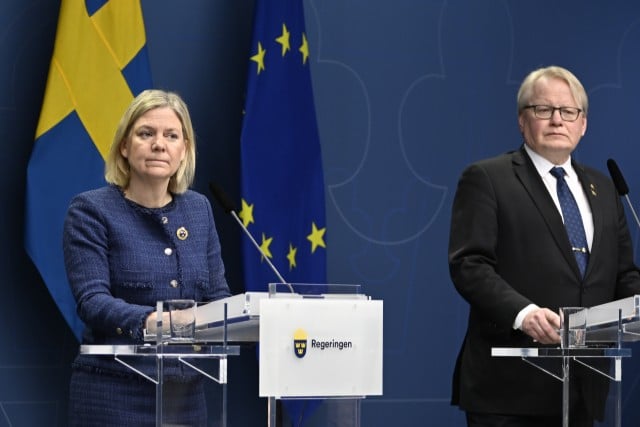 Prime Minister Magdalena Andersson and Defence Minister Peter Hultqvist at the press conference on Monday