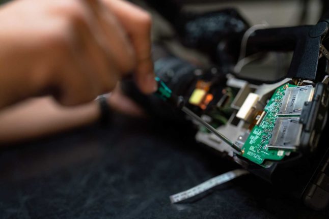 Austria is rolling out a bonus to encourage people to repair their electronics. Photo by ThisisEngineering RAEng on Unsplash