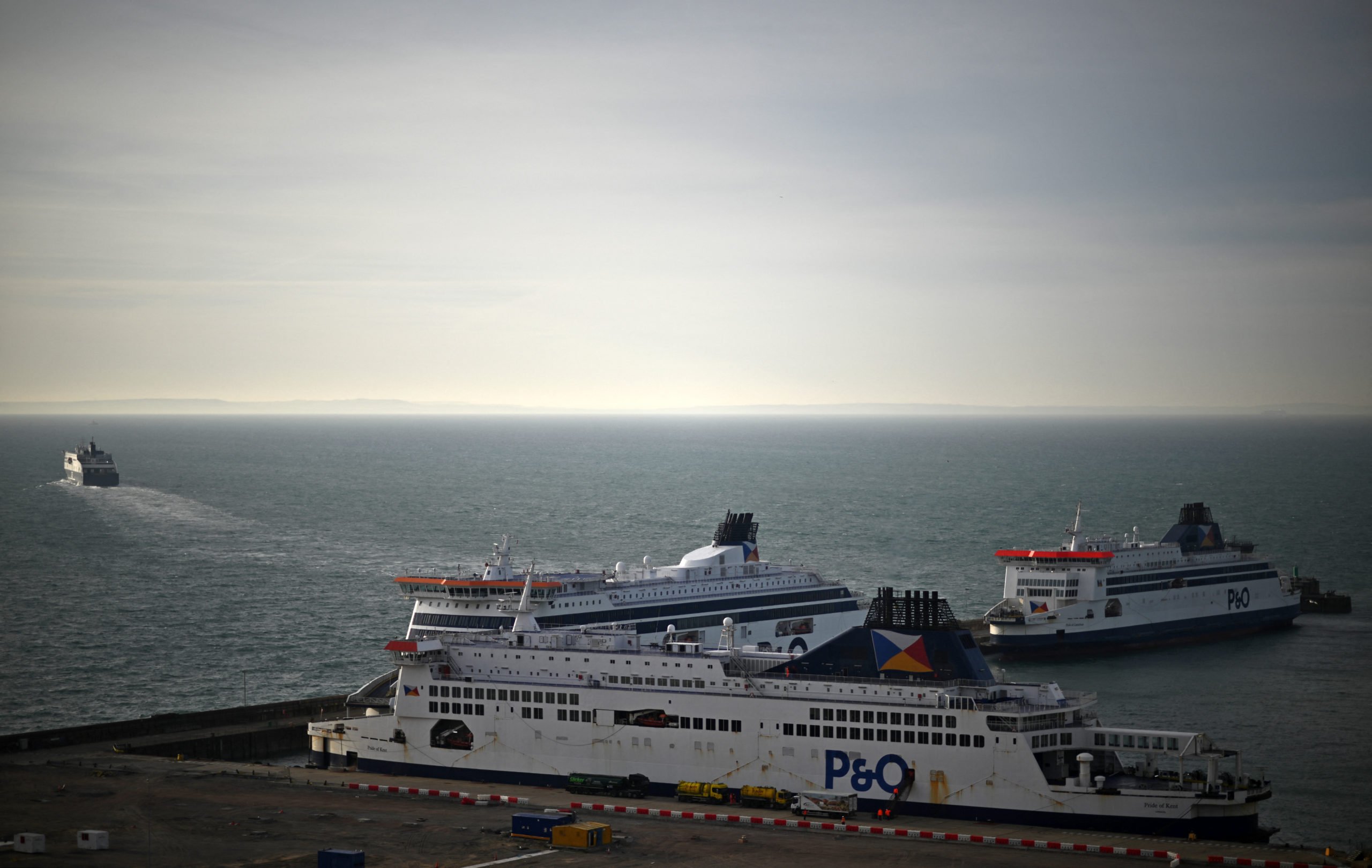 The ferry company P&O's decision to lay off 800 staff members has caused chaos for holidaymakers.