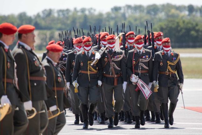 The military honor guard of the Austrian Armed Forces. Photo: ALEX HALADA / AFP