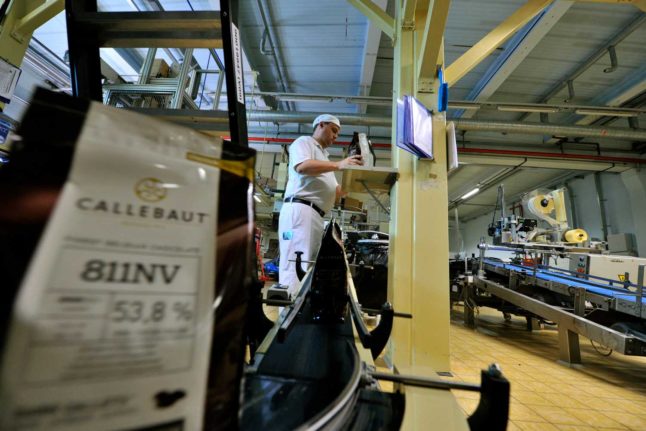 A worker at Swiss chocolate manufacturer Barry Callebaut. Photo: GEORGES GOBET / AFP