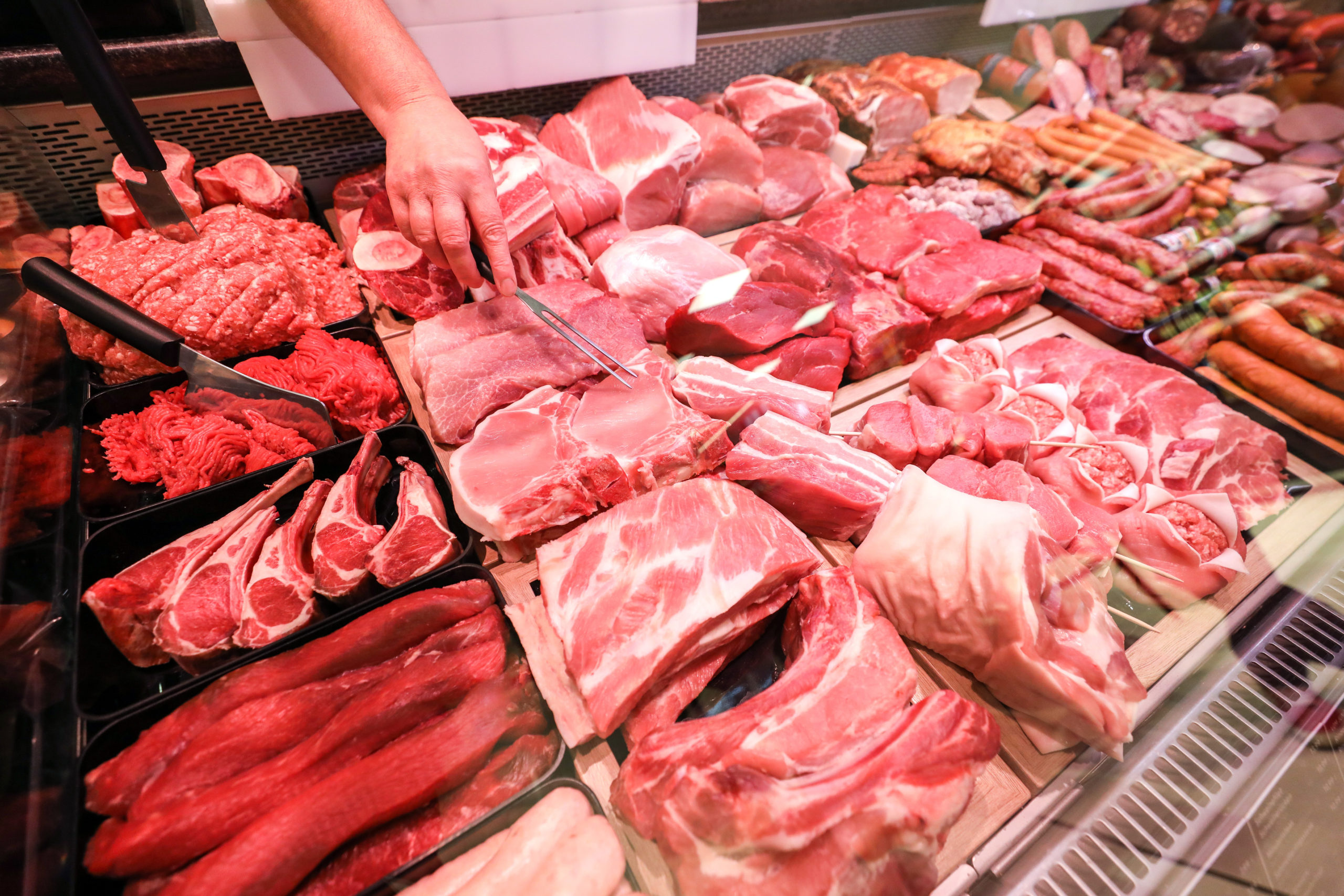  Pork and beef lie in a meat counter in a supermarket.