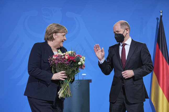 Olaf Scholz and Angela Merkel