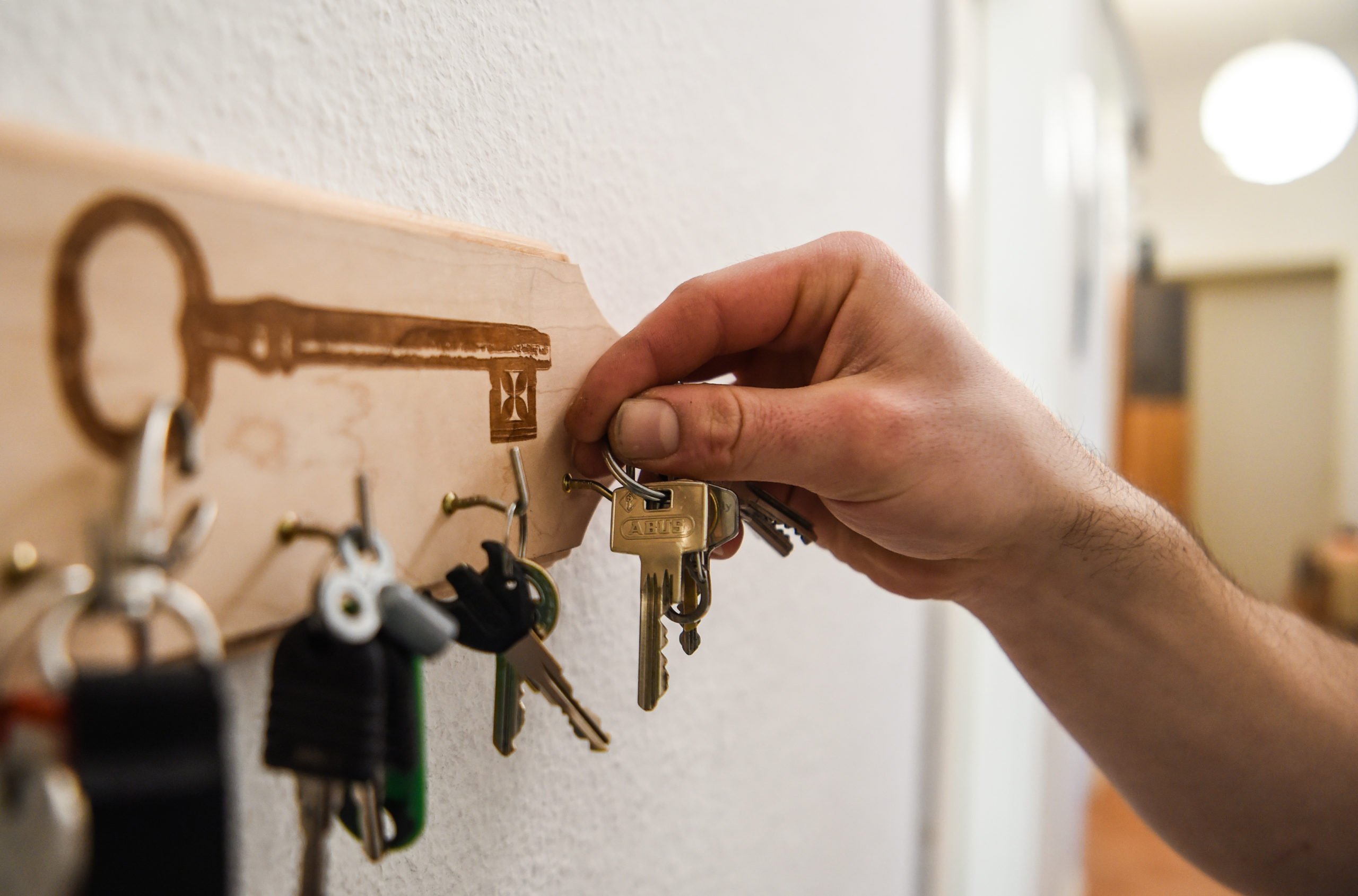A man hangs up his keys in a Berlin apartment