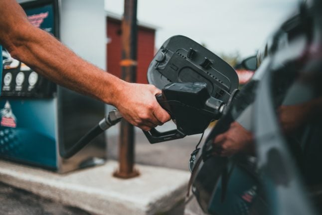 Petrol prices in Switzerland are climbing. Photo by Erik Mclean on Pexels