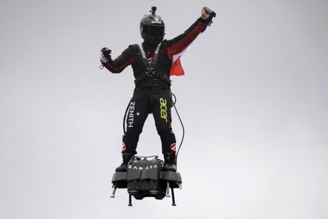 French jetpack inventor injured after plunging into lake