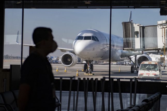 Masks to remain mandatory on Italian flights after May 16th