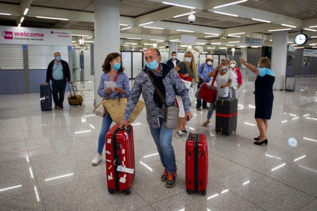 TRAVEL: Spain extends ban on unvaccinated non-EU tourists