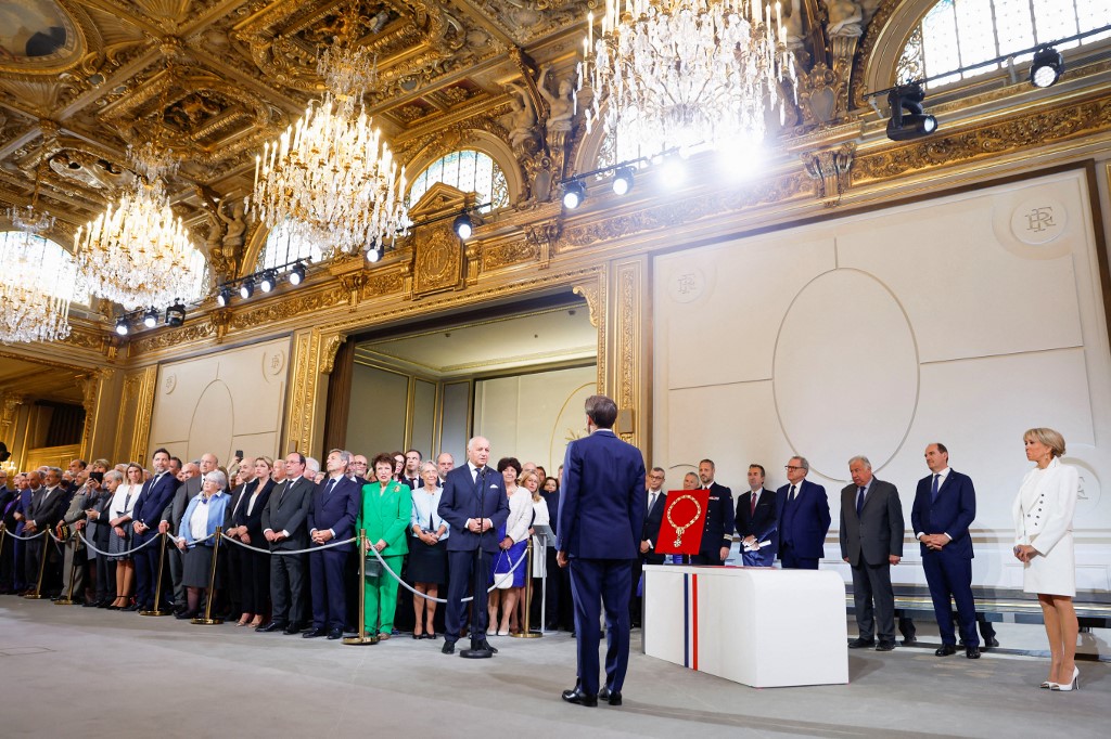 Constitutional Council president Laurent Fabius (C) proclaims the official results of the 2022 presidential election in France at the Elysee presidential palace