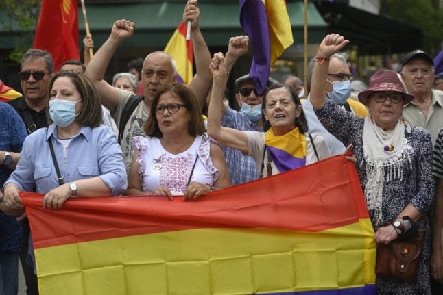 Hundreds protest return of Spain's exiled ex-king Juan Carlos
