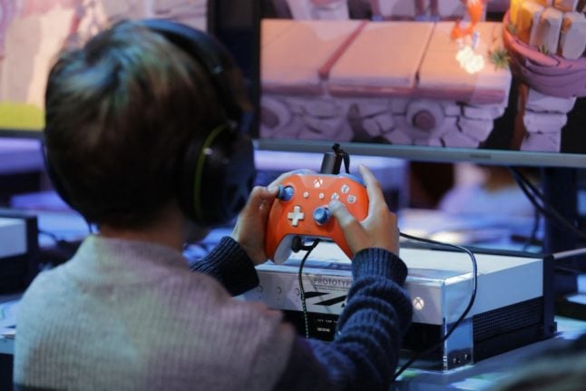 French government bans English tech jargon for gamers