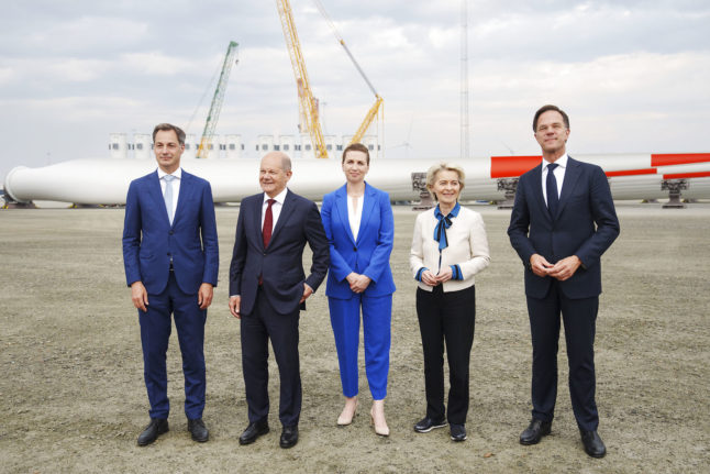 Prime Minister Mette Frederiksen, Commission President Ursula von der Leyen, German Chancellor Olaf Scholz, Dutch Prime Minister Mark Rutte and Belgian Prime Minister Alexander De Croo at the North Sea Summit at the Port of Esbjerg on May 18th